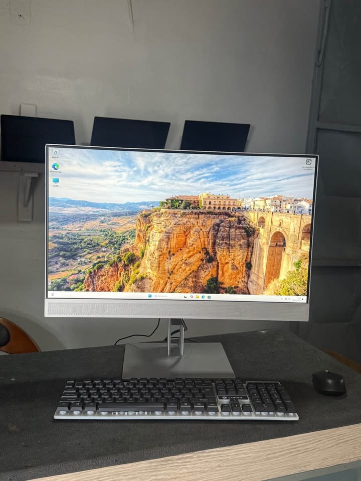 All-in-one Hp core i7 8eme génération 8giga 128ssd 1terra HDD 24 pouce