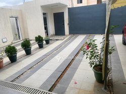 Location villa duplex 4 pièces Cocody  Riviera 05 abatta