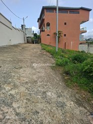 Terrain 240 m² à Angré Nouveau Chu