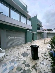 Location villas  6 pièces à Cocody Angre