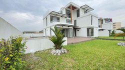 Location villas 6 pièces à Riviera Golf