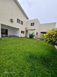 Location villa duplex avec grand jardin à Cocody-angré
