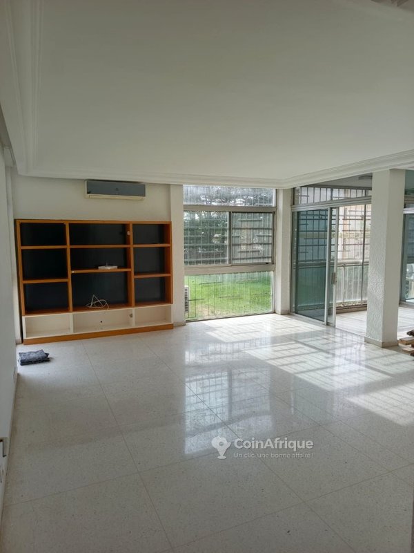 Location appartement 5 pièces à Cocody rivera golf les elia