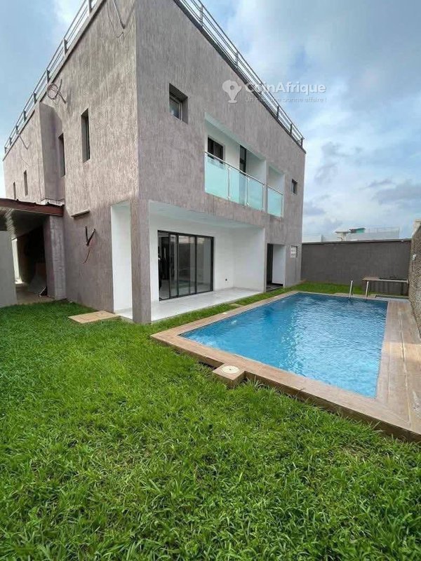 Location villa duplex 6 pièces à Angré chu