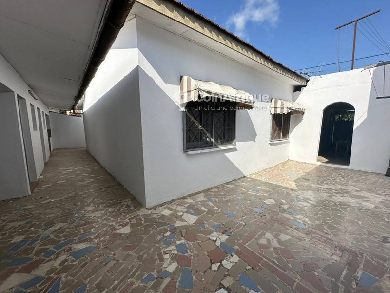 Location villa basse  7 pièces - Co