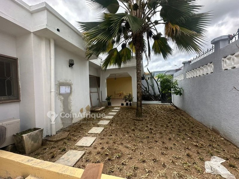 Location villa basse 5pièces  -Cocody rivera 3 allabra