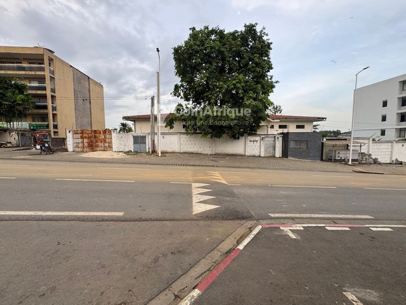 Terrain  2253m² - Cocody