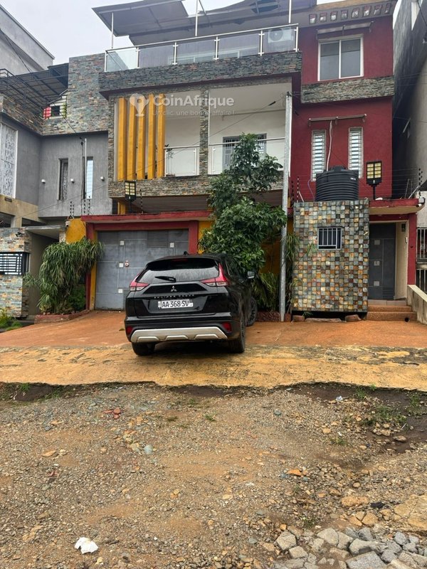 Location villa triplex à Feh kessé