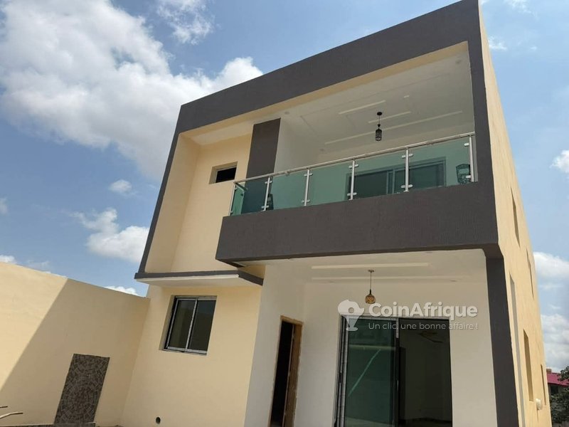 Vente villa triplex  7pieces  - Cocody angre 8eme tranche