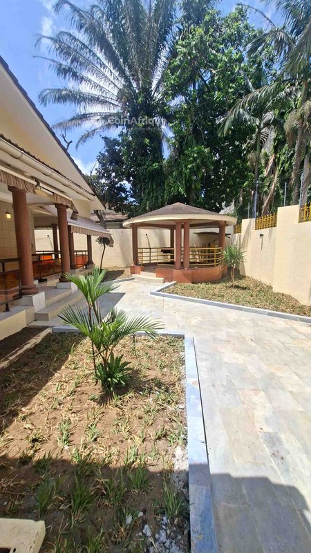 Location villas 5 pièces - cocody entre la 8ème et la 7ème