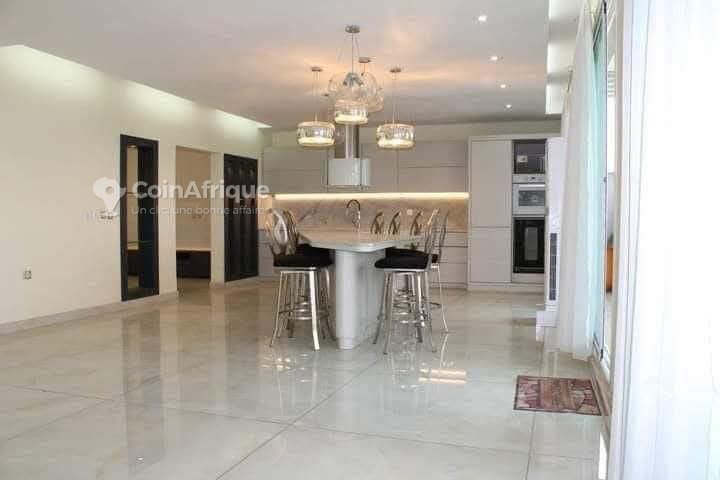 Location Villa triplex de 9 pièces aux 2