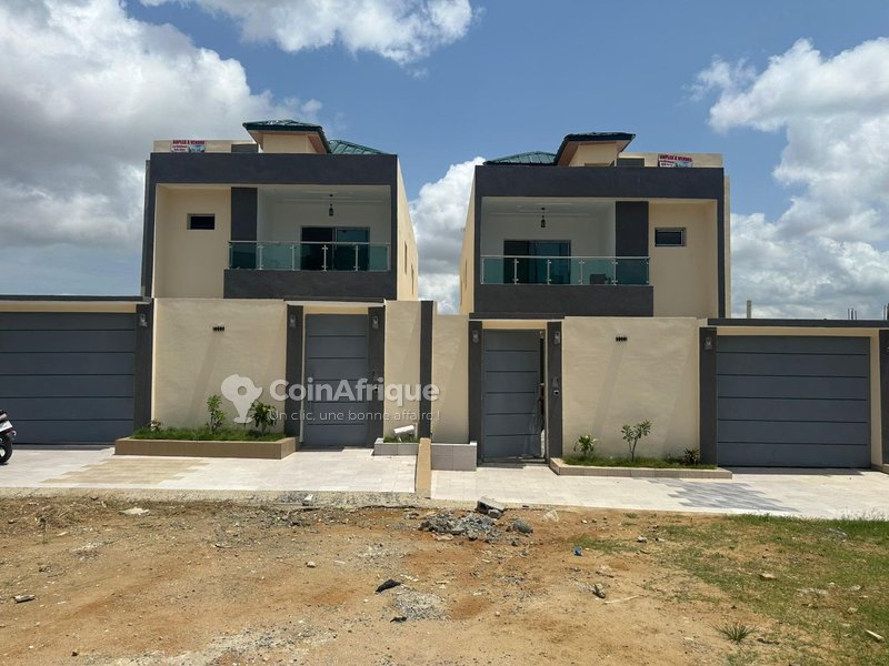 Vente 2 villas duplex de 7 pieces  Cocod