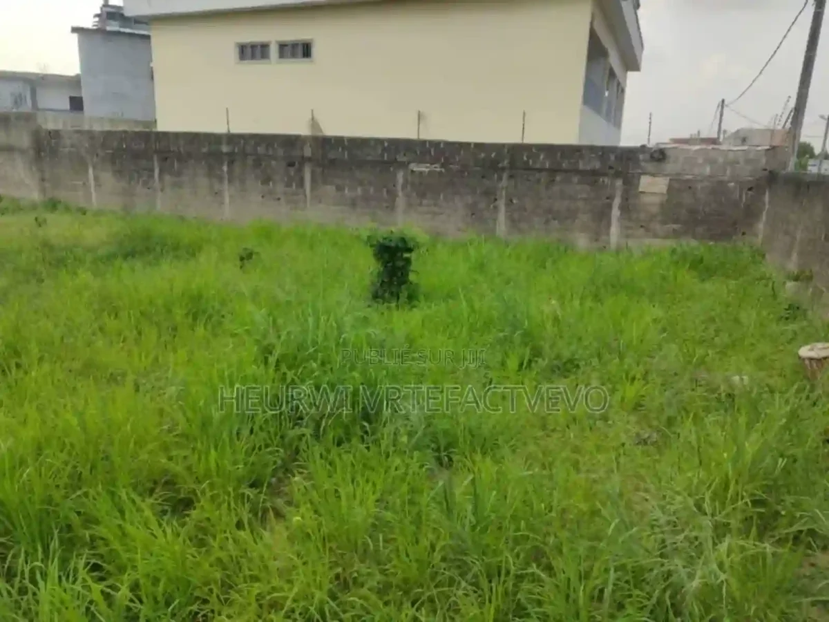 Terrain en Vente À Cocody Angre 8e Tranche