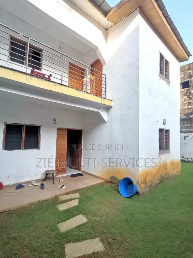 5chbre Duplex dans Zié Multi-Service, Cocody à Vendre