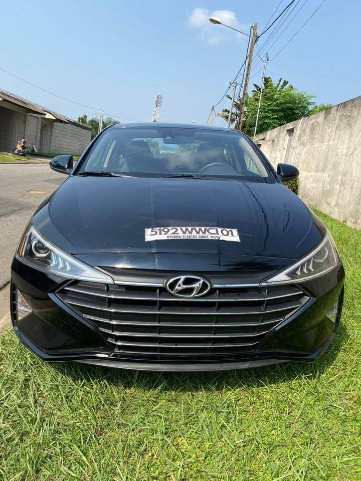 HYUNDAI ELANTRA SE