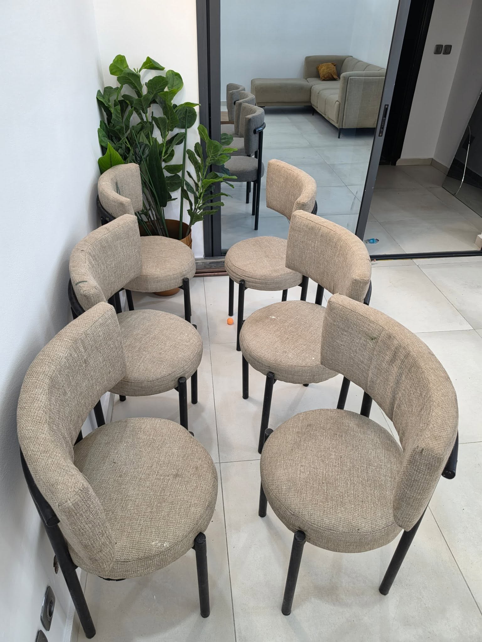 Canapé + 6 chaises salle à manger - Abatta