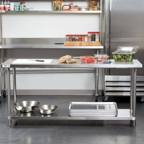 LES TABLES DE CUISINE EN INOX
