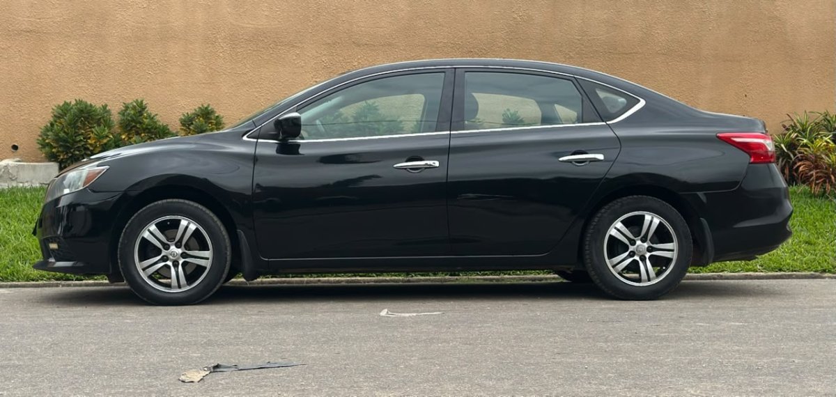 Nissan Sentra en vente