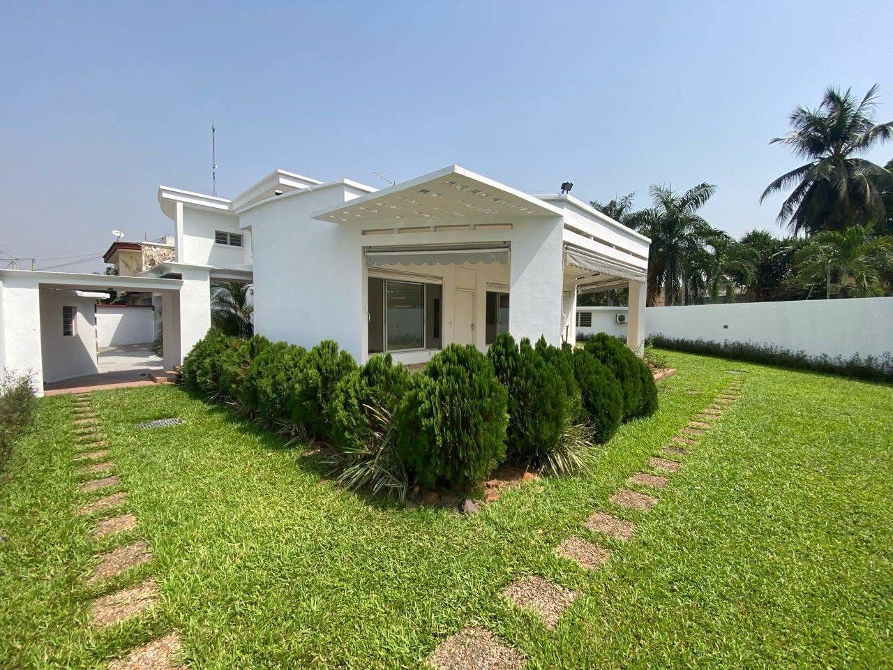 Villa duplexe 10 pièces avec piscine jardin à louer au 2 platx vallon