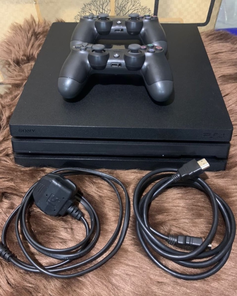 PS4 PRO 1TB ÉDITION IMAGE 4K CRAQUÉ 30 JEUX + 2 MANETTES 