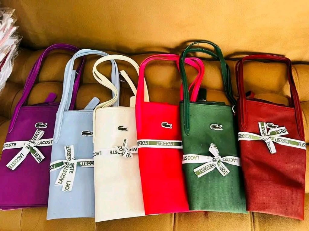 Sac Lacoste + Porte-monnaie à Bouaké – 6000 F