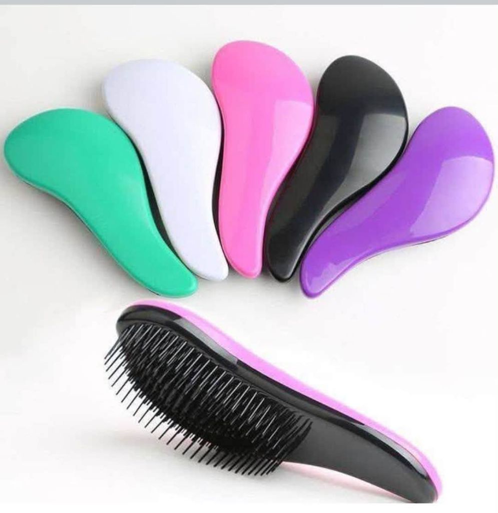 Accessoires cheveux à Bouaké – Vaporisateur, peignes, brosses