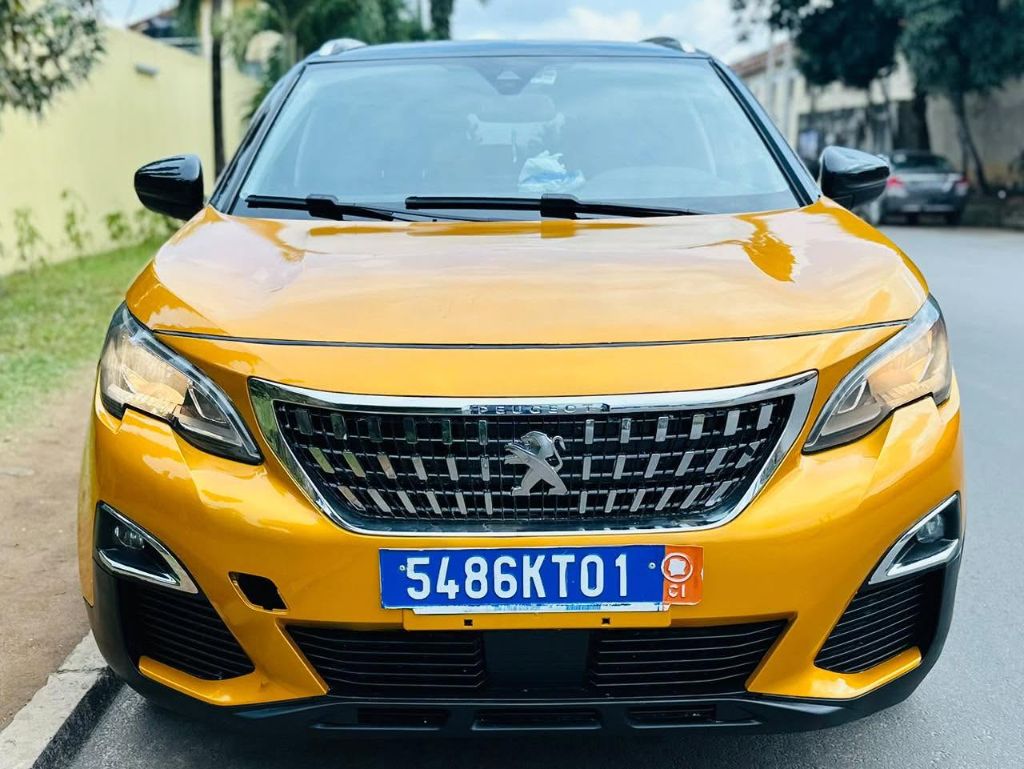 Peugeot 5008 2018 7 places essence à Abidjan