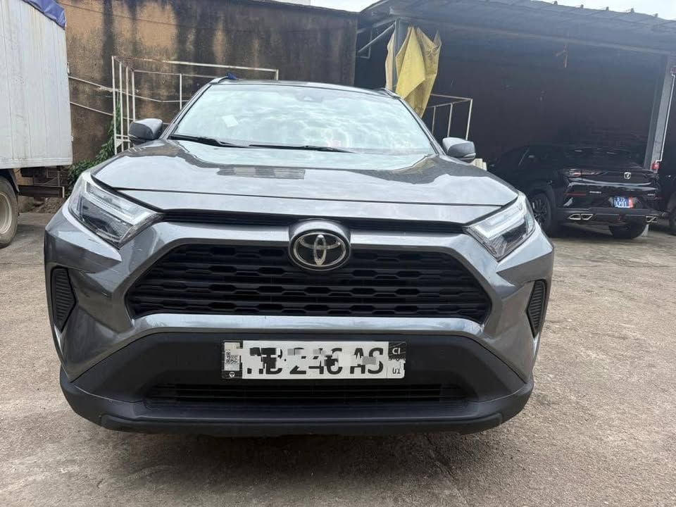 Toyota RAV4 2022 essence automatique, papiers à jour