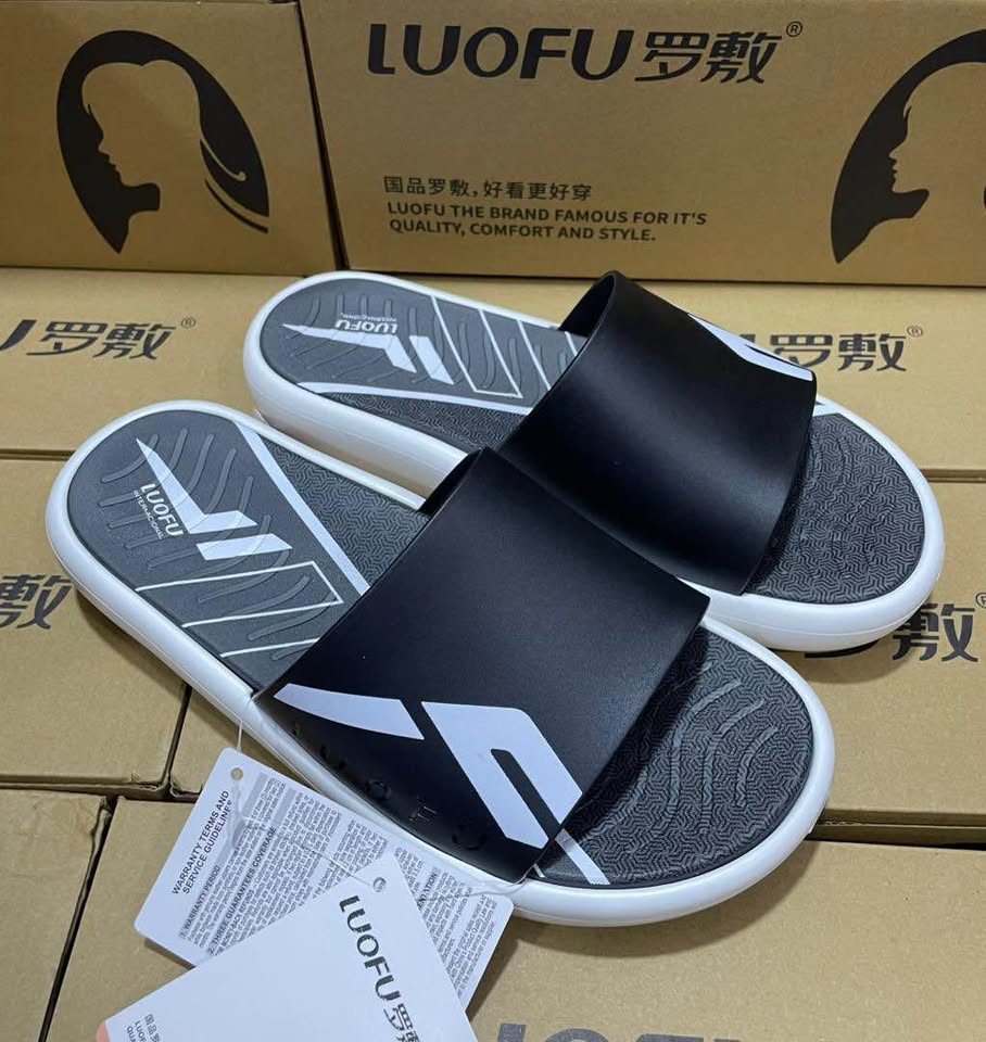 Les claquettes loufu avec le carton 📦 sont  disponible les tailles vo