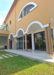 Location villa  duplex 9 pièces + grand jardin à Cocody-ang