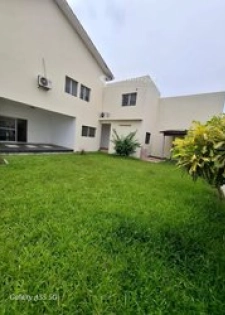 Location villa duplex avec grand jardin à Cocody-angré