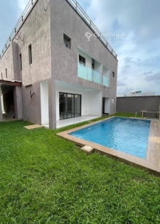 Location villa duplex 6 pièces à Angré chu
