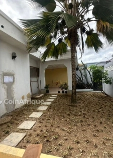 Location villa basse 5pièces  -Cocody rivera 3 allabra