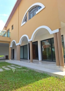Location villa  duplex 9 pièces + grand jardin à Cocody-ang