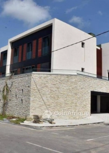 Location appartements 4 pièces à Cocody