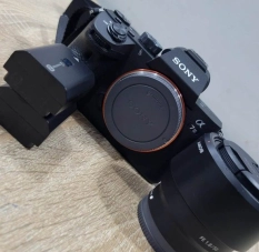 Sony Alpha A7 III + Objectif 50mm F1.8 – Full Frame