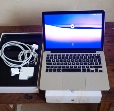 MacBook Pro 2015 i5, 8Go, SSD 256Go, quasi neuf