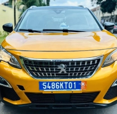 Peugeot 5008 2018 7 places essence à Abidjan