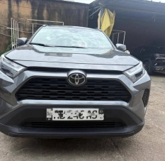 Toyota RAV4 2022 essence automatique, papiers à jour